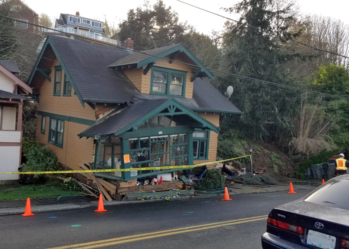 Alameda Landslide home damage exterior